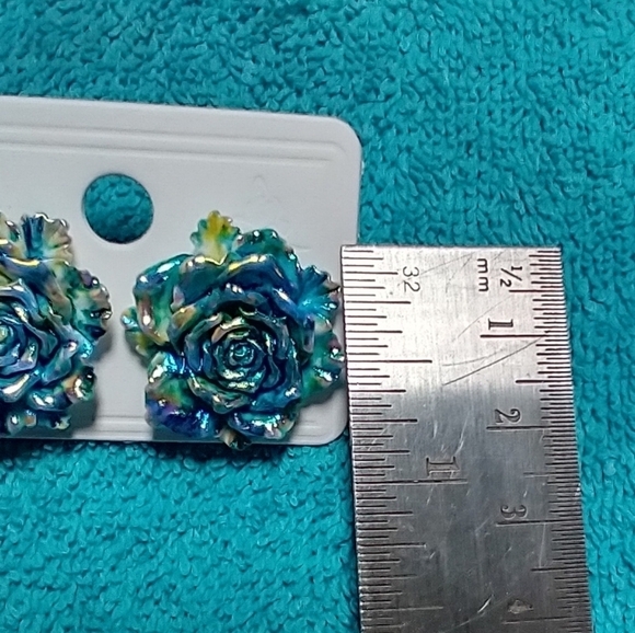 Pierced post rose flower floral earrings blue colorful multicolor - Picture 3 of 3